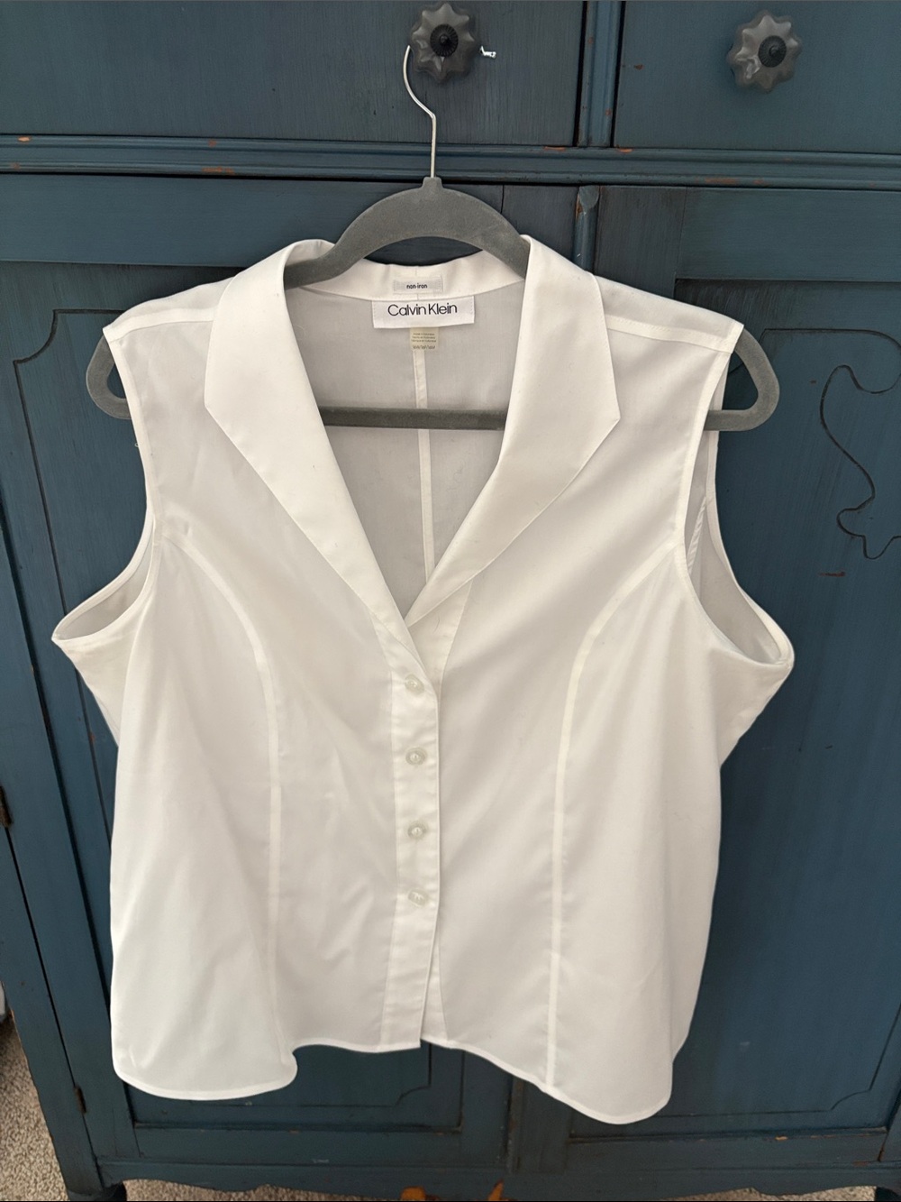 Calvin Klein Sleeveless White Button-Front Blouse